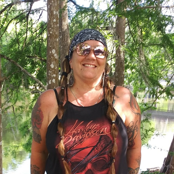 Meet your Posher, Gina...❤ - Picture 2 of 4